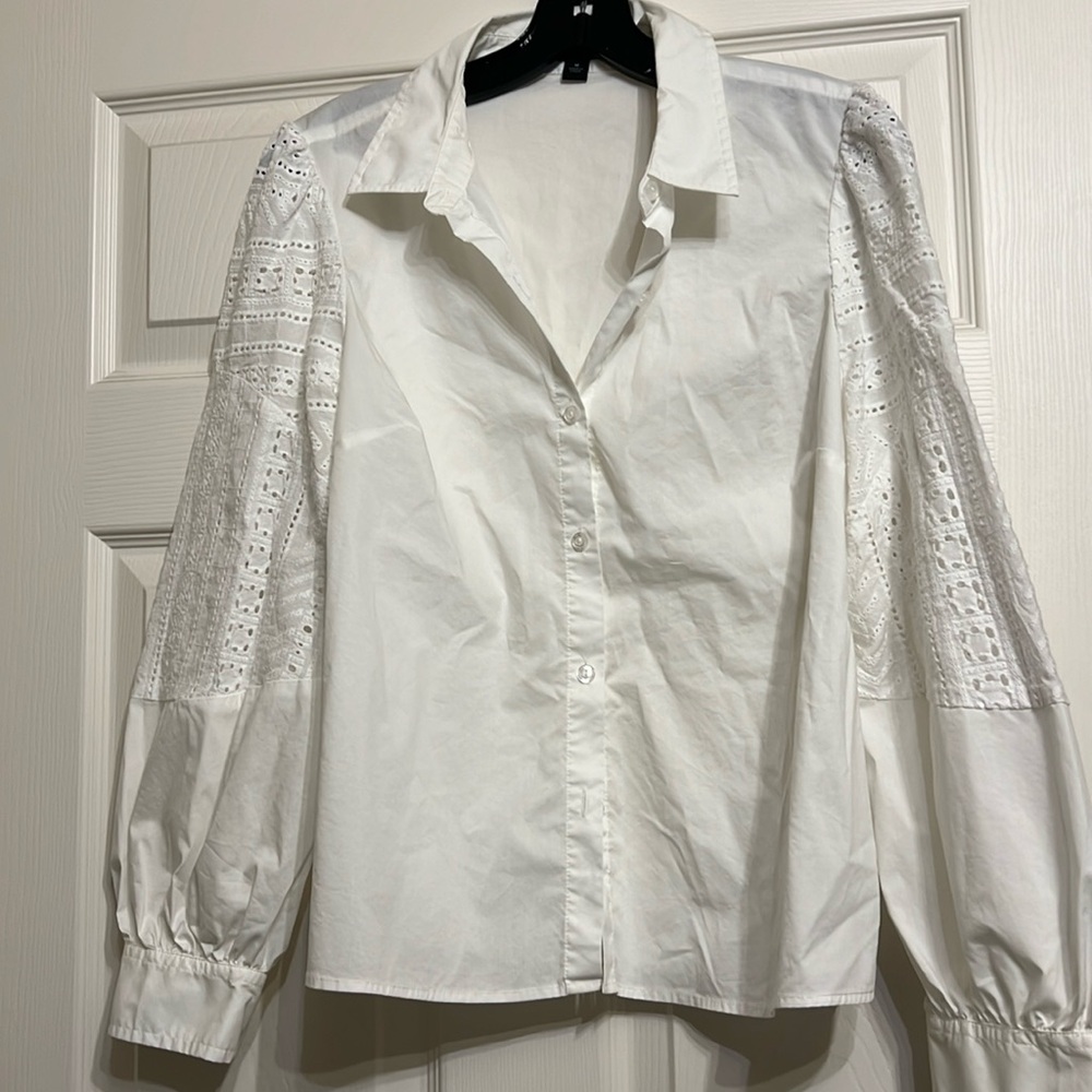 Marc New York white button down top with lace detail sleeves- size Medium